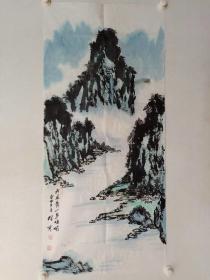 保真书画，北大著名学者，画家徐寒先生山水画精品一幅，尺寸116×53cm
徐寒 ，北京大学历史文化资源研究所硏究员、副所长、教授。文化部中国画创作研究院研究员。中国传媒大学、四川大学、山西大学等多所大学客座教授，法国埃克斯政治学院客座教授，北溪书院首任山长等。