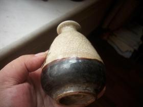 宋元磁州窑开片-带三处【仁和馆】老字号款的小酒壶！器型漂亮。釉水一流，开片自然。