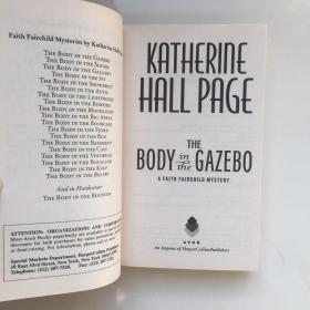 The Body in the Gazebo: A Faith Fairchild Mystery 凉亭中的尸体：信念的仙童之谜