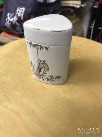 手绘瓷罐