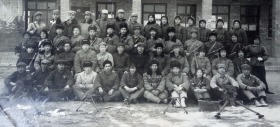 **老照片：宁夏回族自治区——银川铁路分局民兵师，1972年，重机枪、轻机枪、冲锋枪、步枪，厉害！