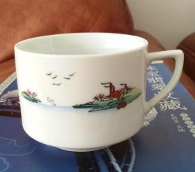 1967年醴陵国光瓷厂粉彩山水纹茶杯（底款醴陵国光瓷厂，1967年），醴陵国光瓷曾获国家银奖。