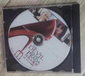 电影   光盘 时尚女魔头

  DVD

THE
DEVIL
WEARS
PRADA

时尚女魔头  
又名穿Prada的魔头

广州市新时代影音公司

光盘：长11.5厘米、宽11.5厘米     大约尺寸

光盘盒：长14厘米、宽12厘米       大约尺寸

ISRC CN-F21-98-0064-0/V .J9

实物拍摄

现货

价格：10元