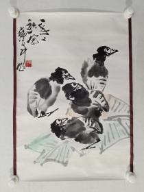 保真书画，苏友中国画《一年又秋风》一幅，原装裱镜心，尺寸66×44.5cm。苏友中，1940年4月生于北京。14岁即师从国画大师李苦禅，始汲取明清的徐渭、石涛、朱耷、华喦等诸家之神韵，又兼学近现代任伯年、吴昌硕、齐白石、陈半丁、王铸九、王雪涛等大家之笔墨，其作品极富个性，色彩明快和谐，章法开合有度，笔墨老辣沉实，构图奔放中见精微，格调野逸中存典雅，给人以强烈的时代感