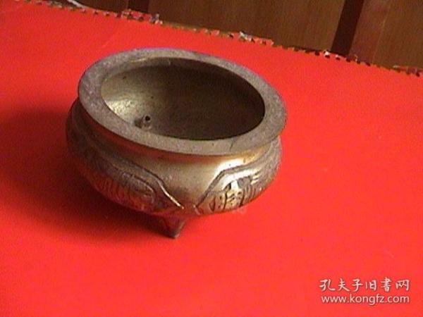仿古铜鼎炉  直径：10cm;口径：0.93cm；0.5公斤