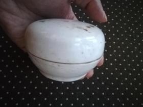 民国花卉纹瓷盒一个，可装印泥！