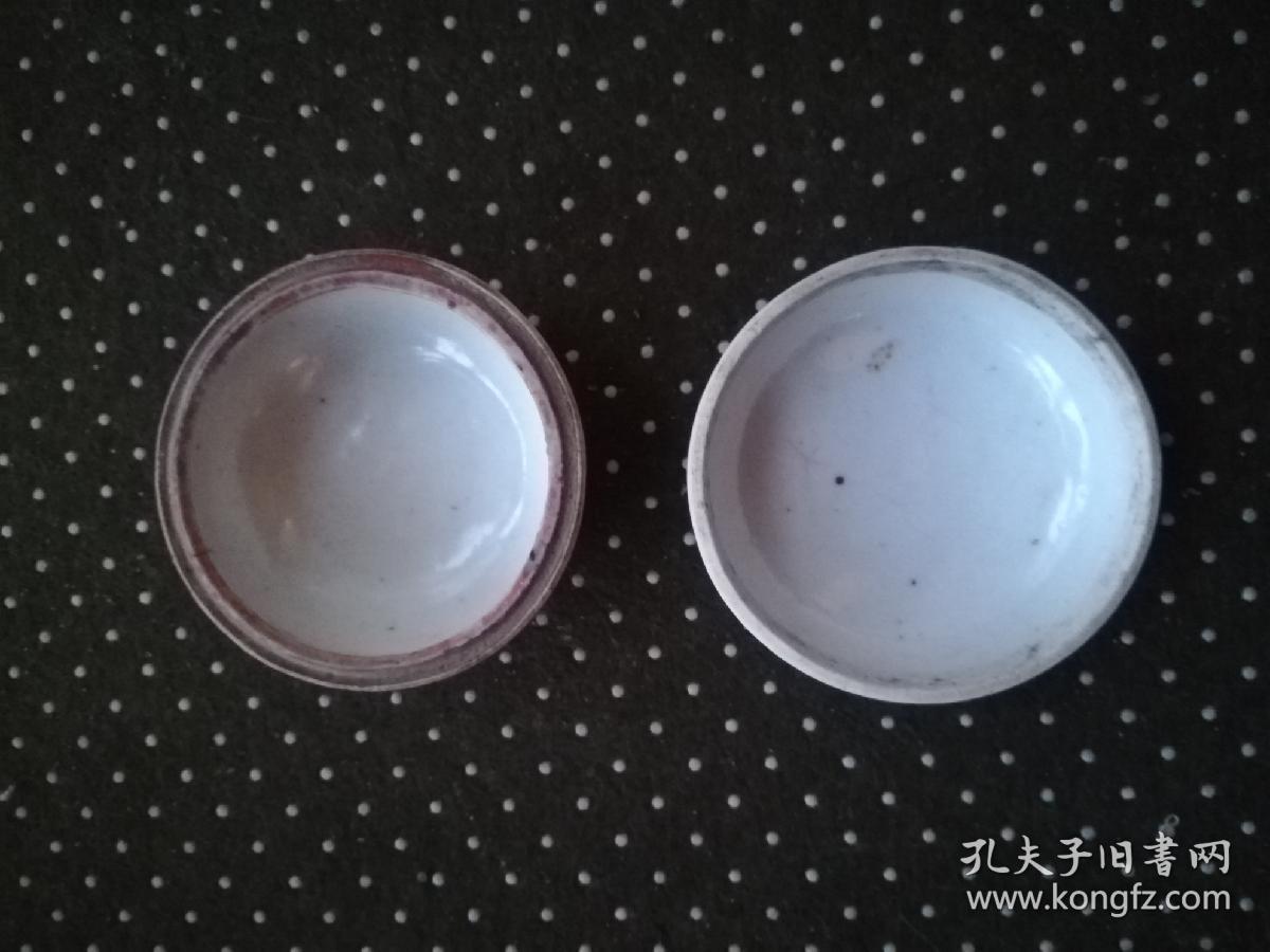 民国花卉纹瓷盒一个，可装印泥！