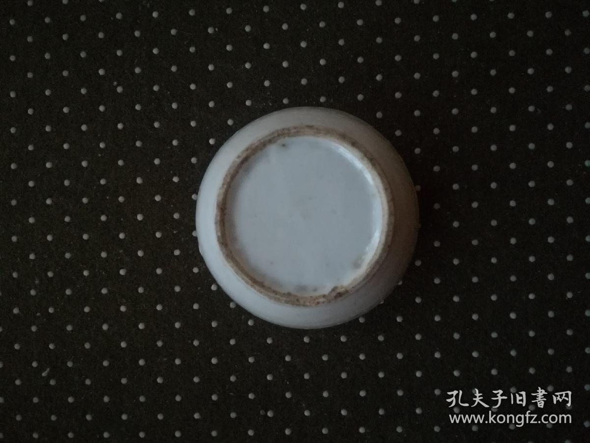 民国花卉纹瓷盒一个，可装印泥！