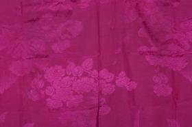 六七十年代 玫瑰色绸缎制品一件 HXTX326215