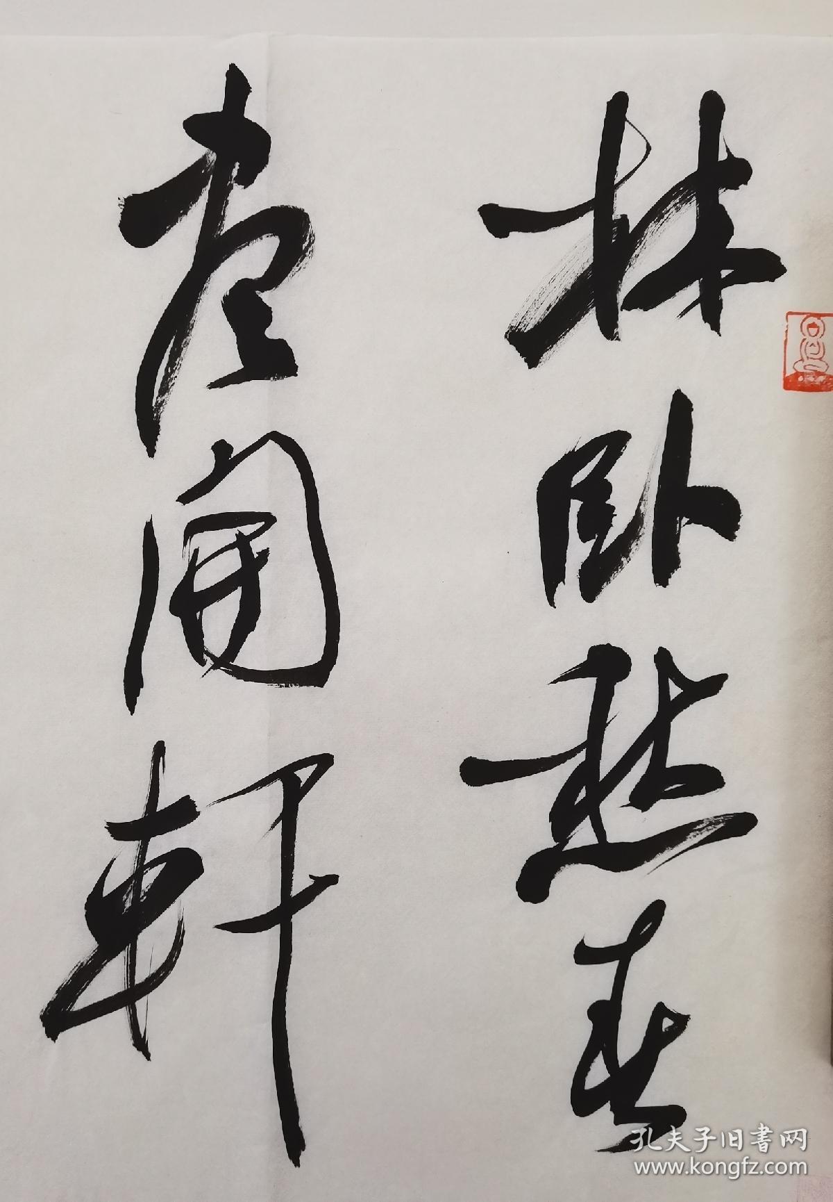 白鹤 行书作品136×34cm 软片，作品得自书法家本人，终身保真放心捡漏。白鹤，1971年生于安徽省太和县，江苏省书法院副院长、专职书法家、诗人、评论家，中国书法家协会会员，2001年获“中国书法兰亭奖”提名奖，2003年首届“杏花村汾酒集团杯”全国电视书法大赛金奖等数十项大奖。