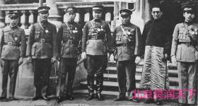 1928年吴铁成代表国民政府授予张学良东北边防军勋章