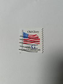 美国国旗邮票 美国星条旗 古老的荣耀 G 仅适用于美国地址 无明确价格 美国国旗由13道红白相间的宽条构成，左上角有一个包含50颗白色小五角星的蓝色长方形。50颗小星代表美国50个州，而13条间纹则象征着美国最早建国时的13块殖民地。这面红色象征勇气，白色象征真理，蓝色则象征正义。旗帜俗称"星条旗"正式名称"合众国旗"国旗是美国宪法以及权利法案所保障的所有自由的象征。大多数时候它还是个人自由的象征