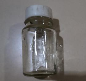 六十年代玻璃小药瓶一枚