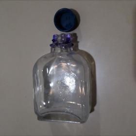 六十年代台山制药厂玻璃小药瓶一枚瓶口有损
