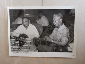 老照片：1958年6月，邓小平和刘少奇在一起.