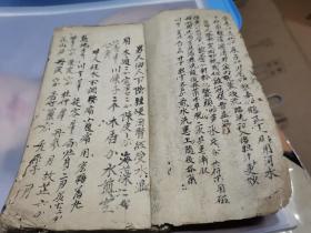 清代中医世家祖传秘方古方手抄本，毛笔医稿巨8厚一册，内容精稀，大量秘方，主攻妇科 产科 固胎 调经等等。立杆见影，游方必备，识者宝之。