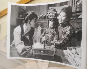 新闻老照片，西藏拉萨市藏族居民欢度藏历年的“切玛”
