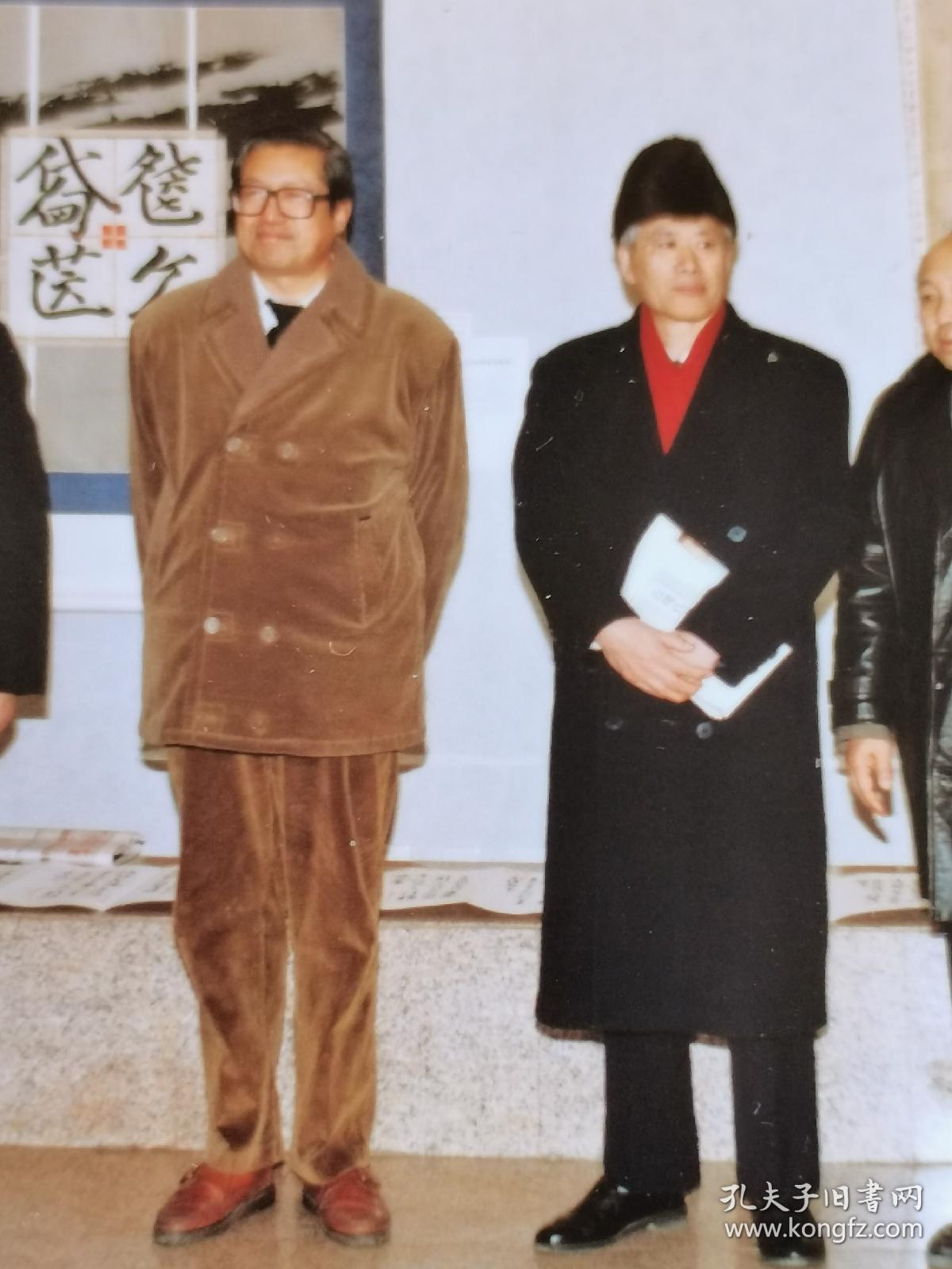 著名书法大师刘炳森原版照片，与中国书协领导 ，马江红摄，发表在《中国书画报》1998.2.23。
