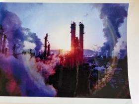 著名摄影艺术家人体艺术摄影大师韩子善彩色摄影照片夕阳下的光环中烟雾笼罩的钢铁厂，技术超一流