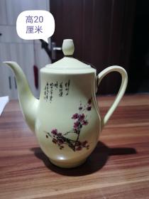 **时期，毛主席诗词梅花图案茶壶