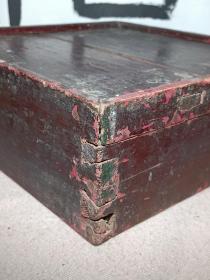 清代 山西漆盒 木制四方漆器 刷传统朱砂红大漆 榫卯结构 盖子为两块儿板子拼接。长27cm 宽27cm 高9cm。
本交易仅支持、邮寄