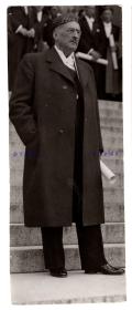 1935年，Sven Hedin（斯文·赫定），在瑞典的乌普萨拉，全身照。