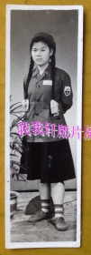 老照片：1954年，重庆——中国人民解放军公安辫子美女——龚旺芳（赠）听芳（彭听芳），看背题。【韶华胜极——解放初期——重庆第二野战军军政大学三分校（创建于浙江金华，桂林陆军学院的前身）——解放军女兵——四川美女——昆明——彭听芳系列】