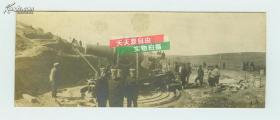 1904年清代东北满洲旅顺日俄战争时期，参战的日军和他们的28厘米口径的巨炮老照片。14.6X5.6厘米