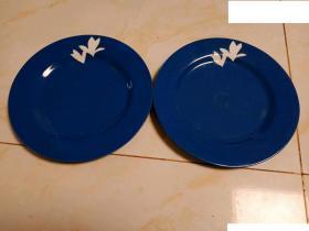 精品瓷——蓝釉大盘一对，全品，直径250MM，年龄50岁！
