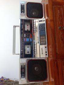 日本原装进口夏普GF一780Z（S）双卡录音机，品相差好各种功能完好无损品质无敌，接近尘封四十年的老物件保存如此完美真的不容易，怀旧收藏之佳品！孔网孤本。