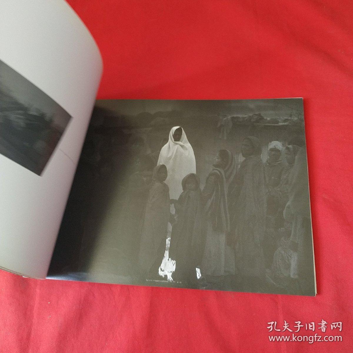 Spirit Apperception Yan Zhixiong Contemporary Photography Exhibition 灵 悟 颜志雄【作者签名 在书壳上如图】
