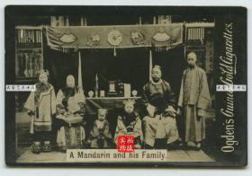 清末时期富有中国家庭合影银盐照片烟画一张，泛银。
