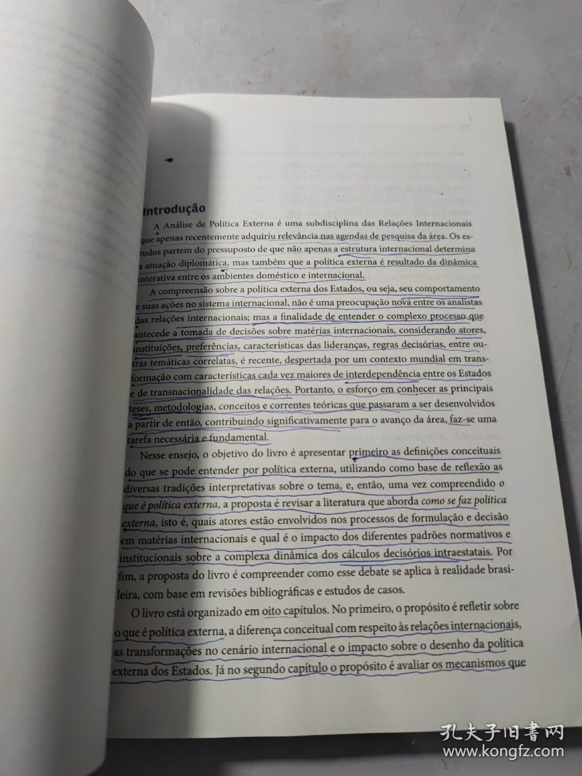 葡萄牙语 Coleção Relações Internacionais Introdução à à análise de POLITICA EXTERNA volume 1   有划线看图