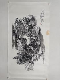 保真书画，四川老一辈画家，唐章发四尺整纸焦墨山水画《巴山秀色》一幅139×69cm，托的边上有一点黄斑，国画画心完好。