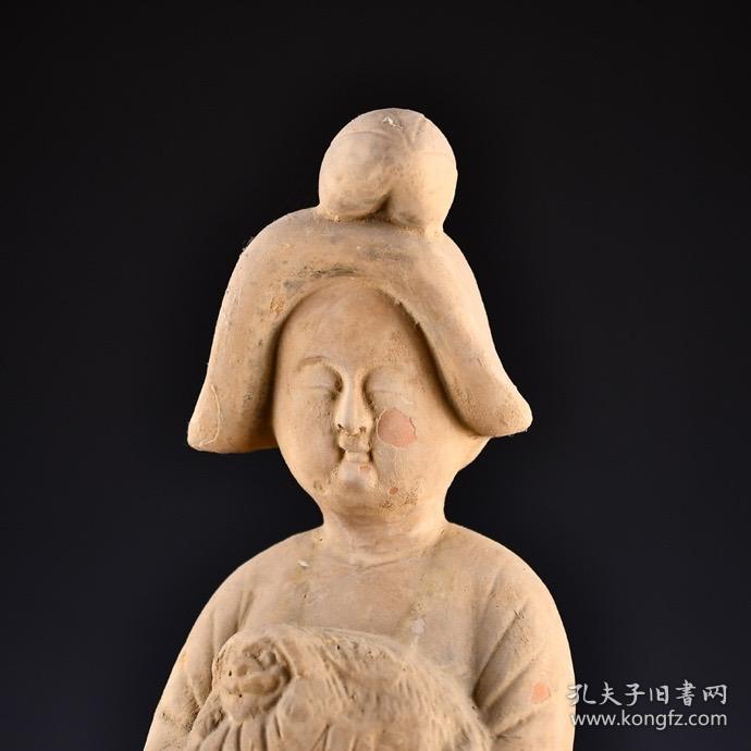 唐 侍女陶俑  直径15厘米 高48厘米 重3100克