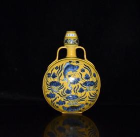 明代永乐黄釉青花鱼草纹双耳蒜头扁瓶【30.5x21x13.5cm】