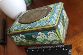 民国铜胎掐丝珐琅景泰蓝小粉妆盒
   9×5.5x4厘米