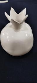 白瓷石榴瓶