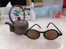 民国苏州工艺，石头眼镜(墨镜)，片很薄。内框4.3cm