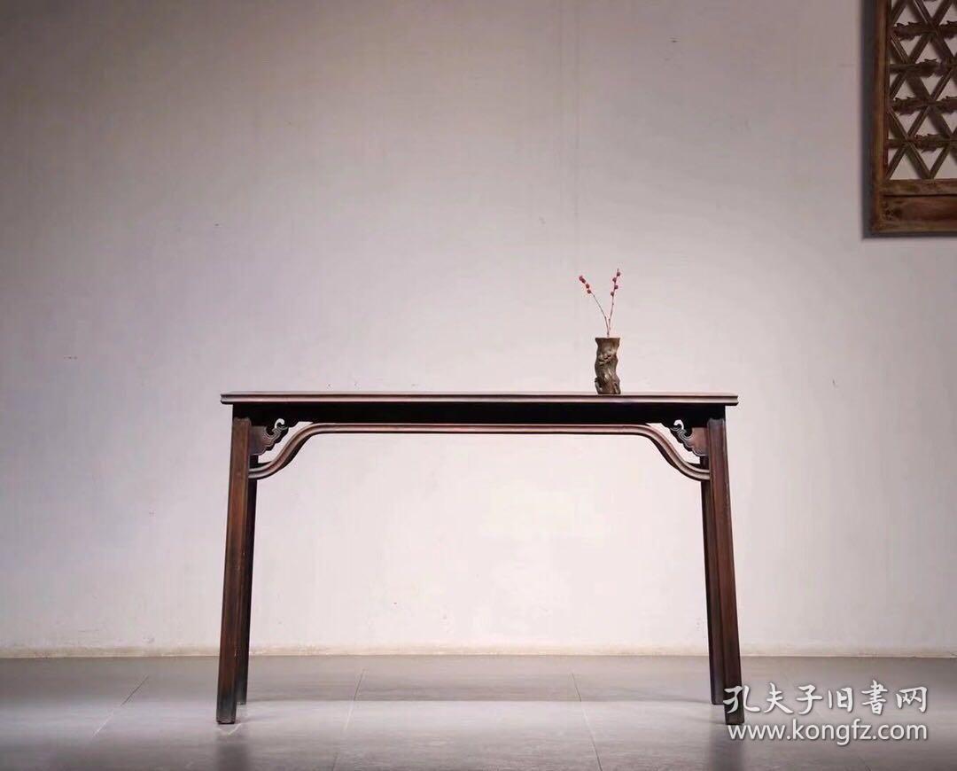 解放前后老上海文人墨客用的.楠木明式书案一个.此桌打凹割角而制.做工硬气.顶牙伥.云花起线圆润饱满.打凹腿.用料上乘.大气温雅舒适.可置[厅堂~雅室]空间陈设bt邮费自理