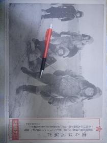 1941年，日军侵华期间，黑龙江海林密占河开拓村，拉着冰爬犁上学的日本儿童