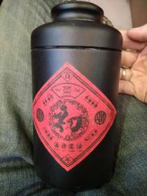 高端大气的厚铁制茶叶罐