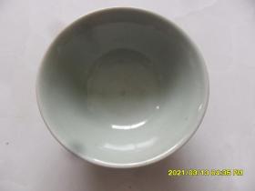50年代龙泉窑青瓷碗（浮雕鱼花纹）少见，品相超好没有任何毛病
