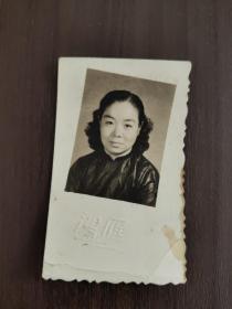 1948年民国女士像小照片一张