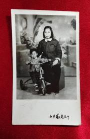 早期 母子俩在北京红光照相馆艺术照 老照片