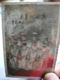 1975年火红的青春军人合影底片一张