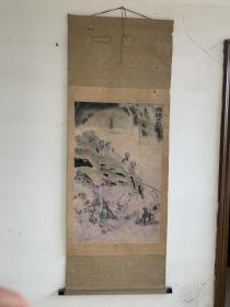 名家字画:老裱褙-连慧碧国画95.5*59cm 连慧碧 女，1944年生于厦门，福州画院专职画师， 国家一级美术师。1964年毕业于福建师大美术系，1988年又深造于中国美院国画系。擅长花鸟、人物、山水及指书画。其作品注重随意自然，用墨浓烈，笔力雄浑，大胆泼辣，富于个性。