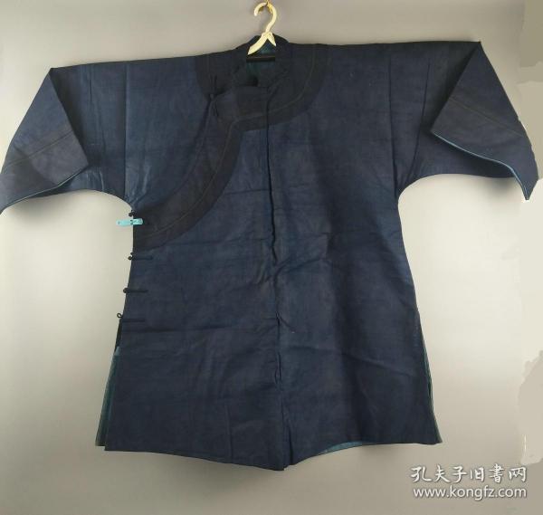 蓝色夹花边粗布上衣