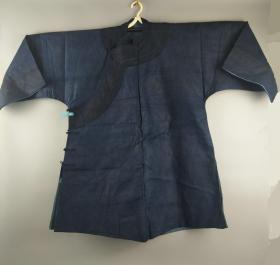 蓝色夹花边粗布上衣