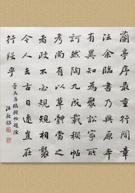 汪敦银 (1964-2020)，中国书法家协会会员；湖北省书法院研究员，湖北省书法创作委员会委员，湖北省书协楷书专业委员，小楷名家，被 中国文联中国书协评为：第二届文质兼美全国优秀基层书法家。 【获奖】 全国第十一届书法篆刻展览最高奖 首届“长江杯”获最高奖 中国“瘗鹤铭奖”获最高奖 第五届湖北省政府最高奖书法黄鹤奖⋯ 保真，2019年向作者定制。34x34cm，宣纸，未裱。d3979